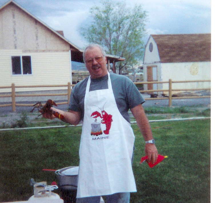 Alan (Dad) prepares a
lobster for sacrifice,
April 2000.

